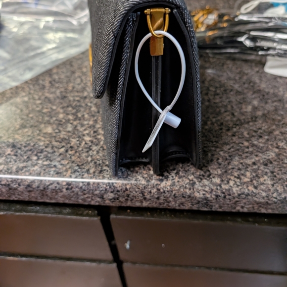 Source Unknown Quilted Gray Crossbody with Gold Accent - Picture 8 of 15